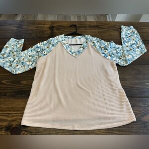 Floral Sleeve Waffle Knit V-Neck Top - Cream and Blue